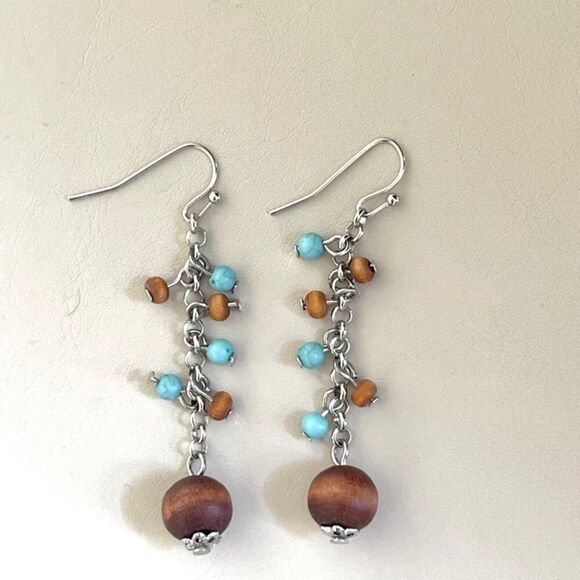 Turqouise wood beaded chain earrings - Picture 11 of 12